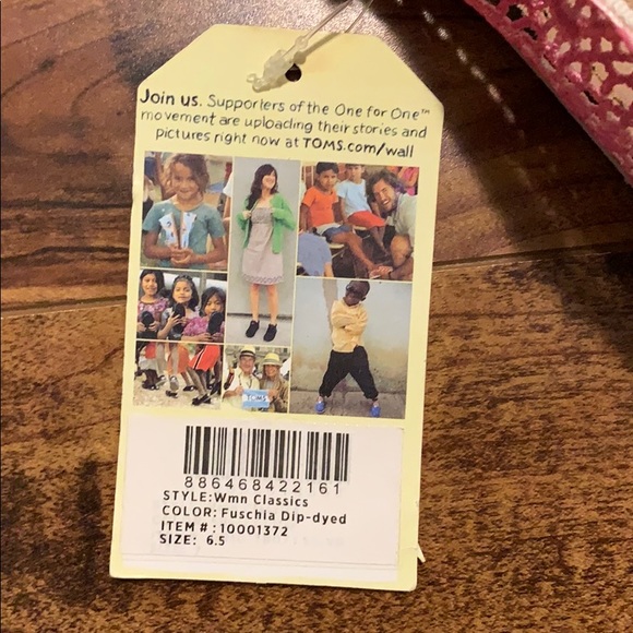 Toms - Picture 2 of 2